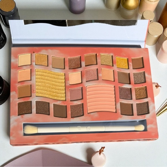 iconsOnly Eyeshadow Palette Book with Brush - Picture 1 of 2